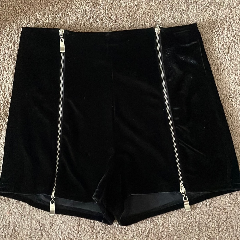 Velvet zipper shorts